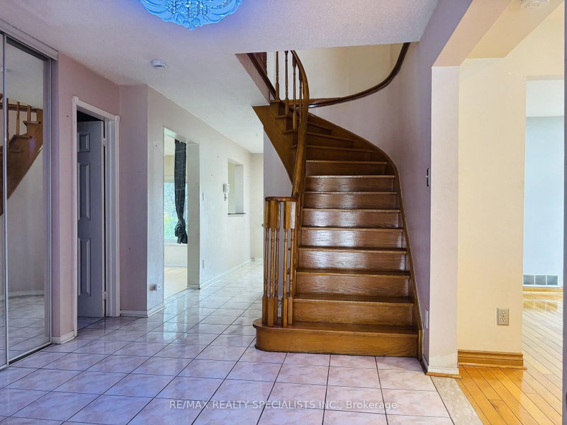 33 Cherrytree Brampton,ON L6Y 3L7 — Photo 6