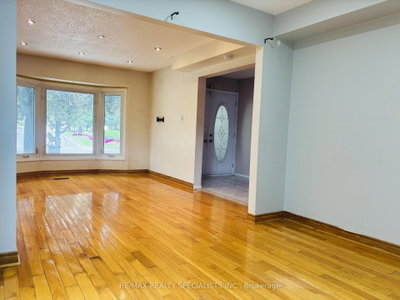 33 Cherrytree Drive • Brampton, ON photo 8