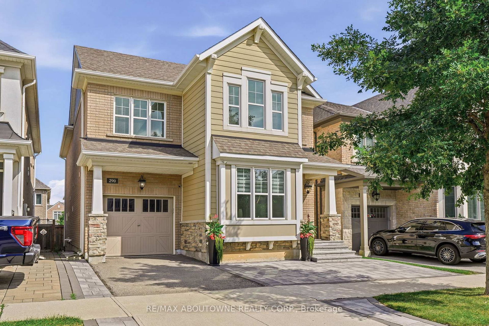 290 Wisteria Way • Oakville, ON photo 1