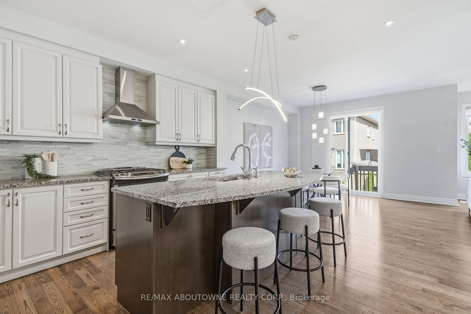 290 Wisteria Way • Oakville, ON photo 22