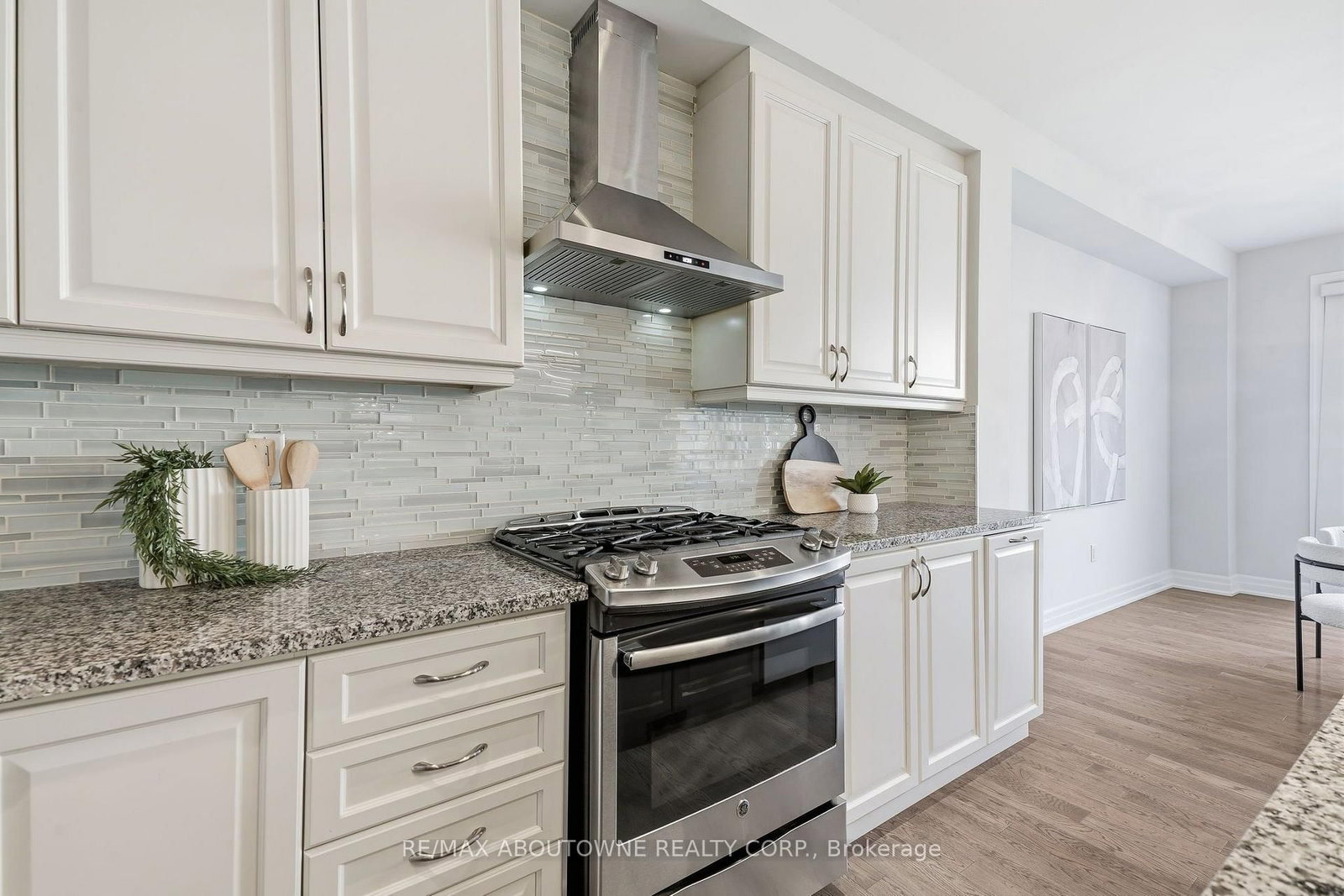 290 Wisteria Way • Oakville, ON photo 23