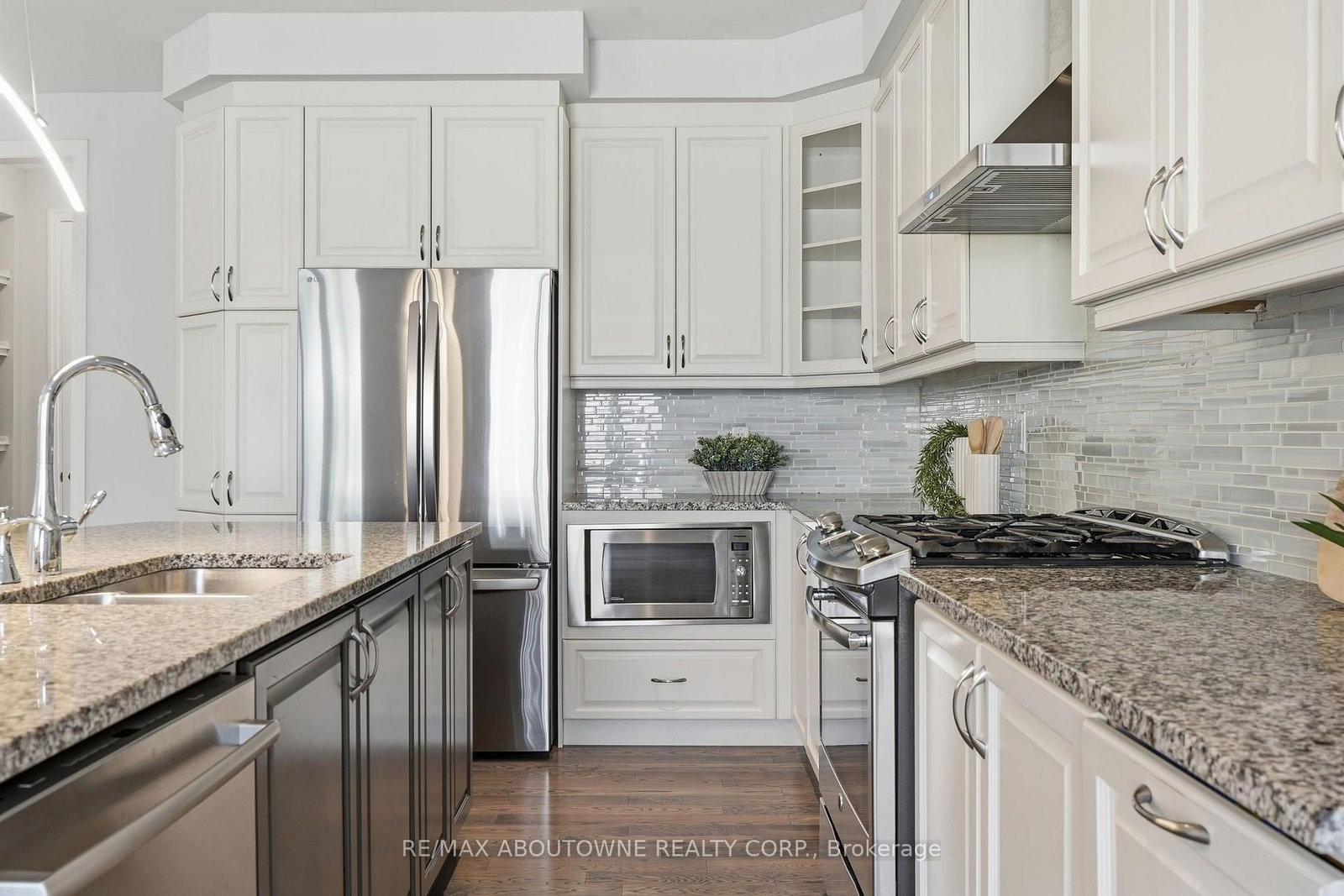 290 Wisteria Way • Oakville, ON photo 25