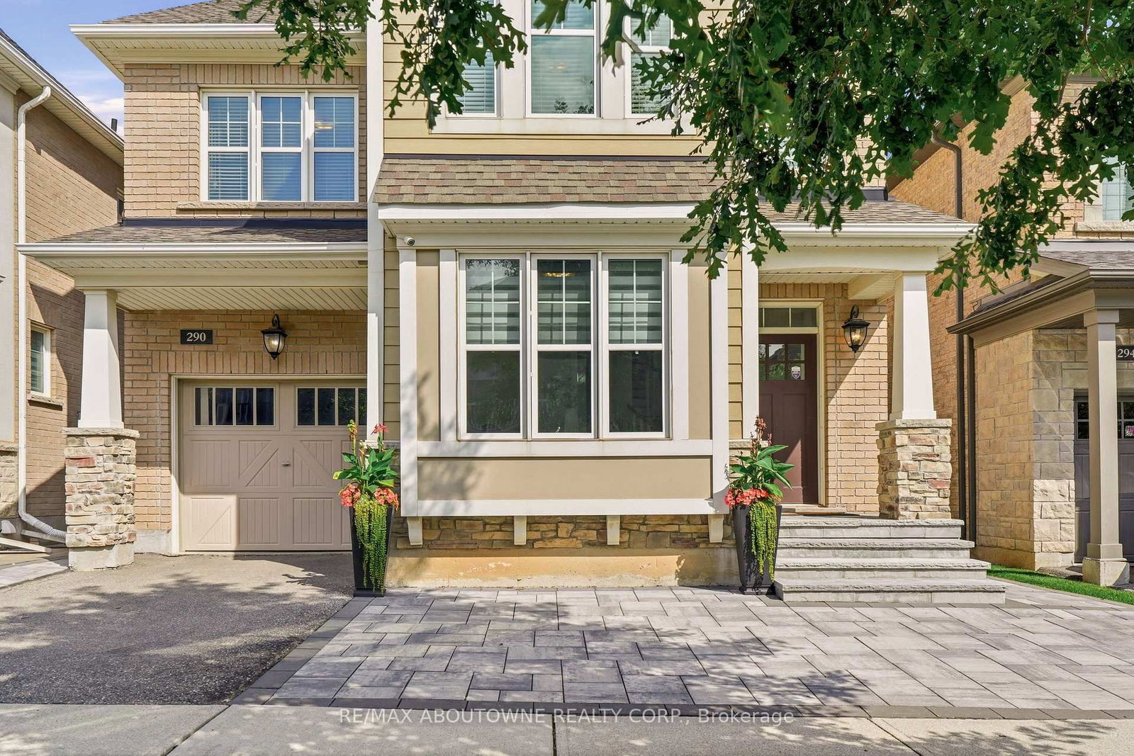 290 Wisteria Way • Oakville, ON photo 3