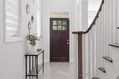290 Wisteria Way • Oakville, ON photo 4