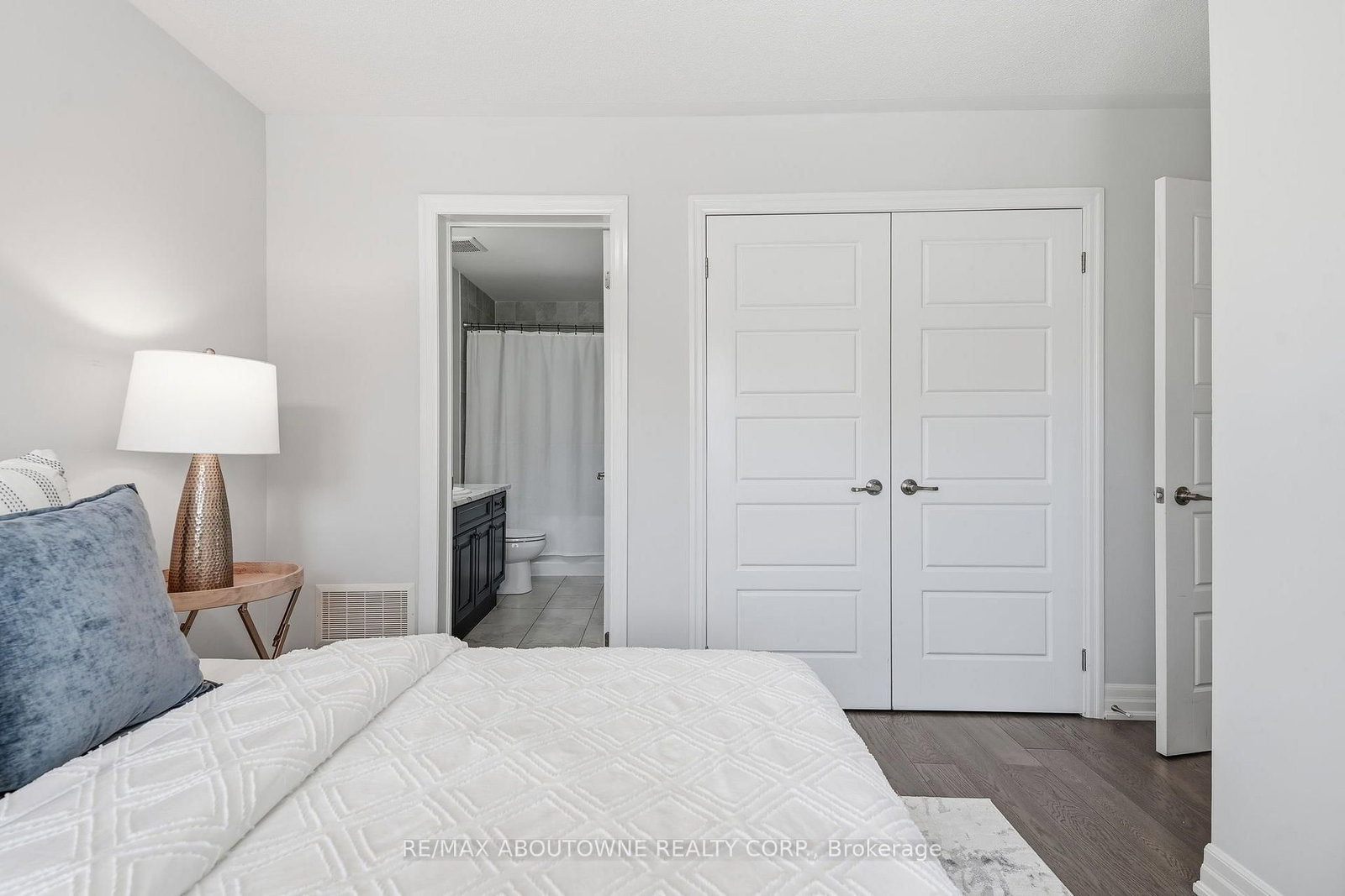 290 Wisteria Way • Oakville, ON photo 40
