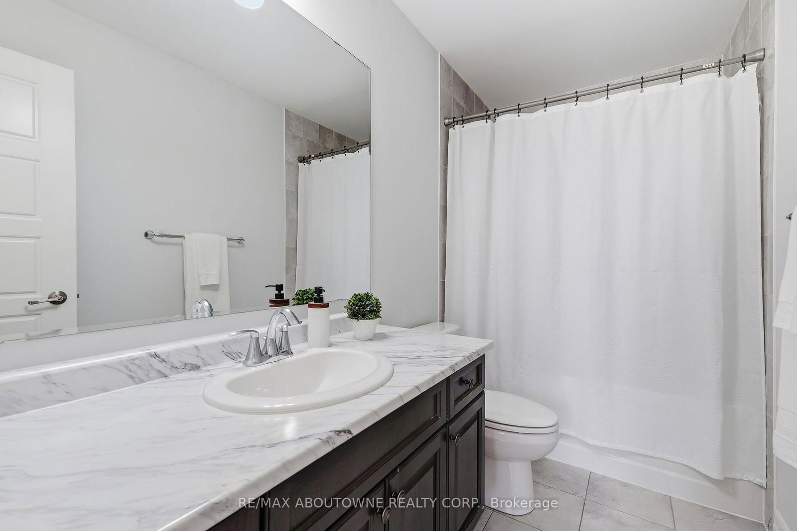 290 Wisteria Way • Oakville, ON photo 41