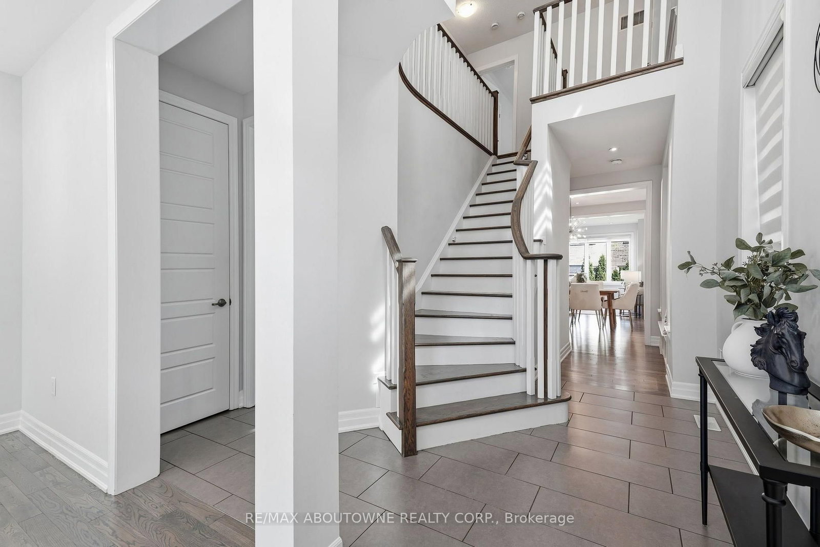 290 Wisteria Way • Oakville, ON photo 7