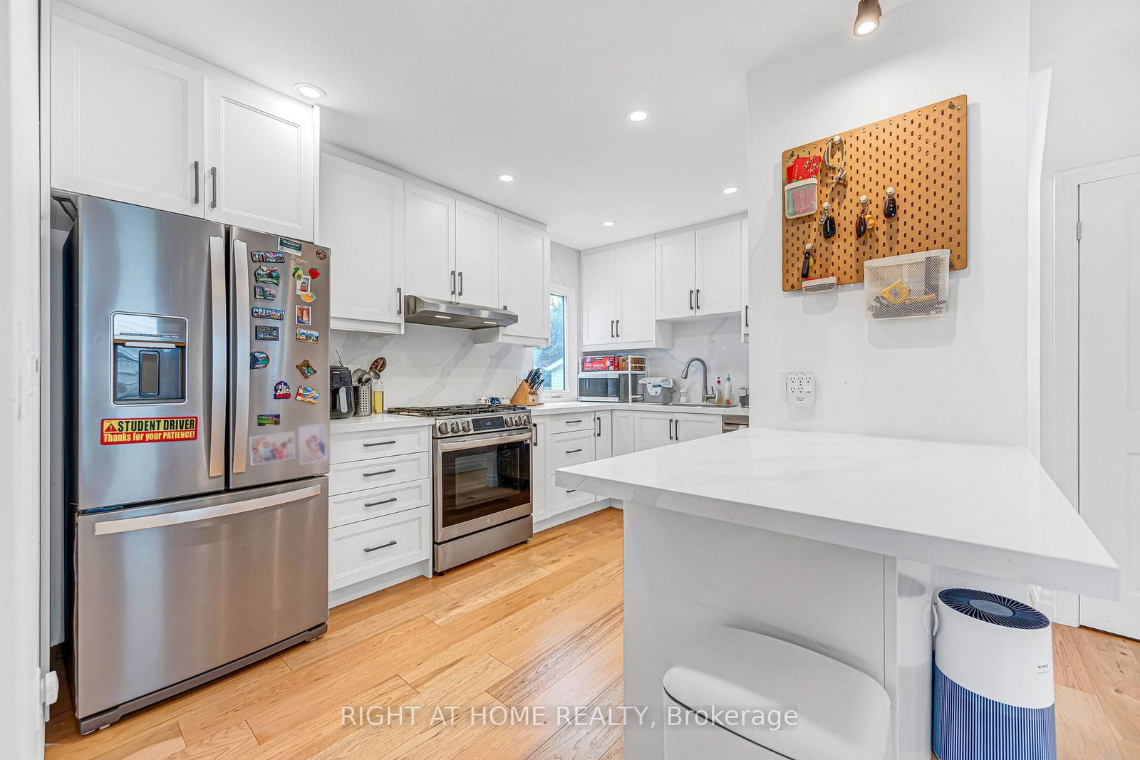 121 Hearst Circle • Toronto, ON photo 13