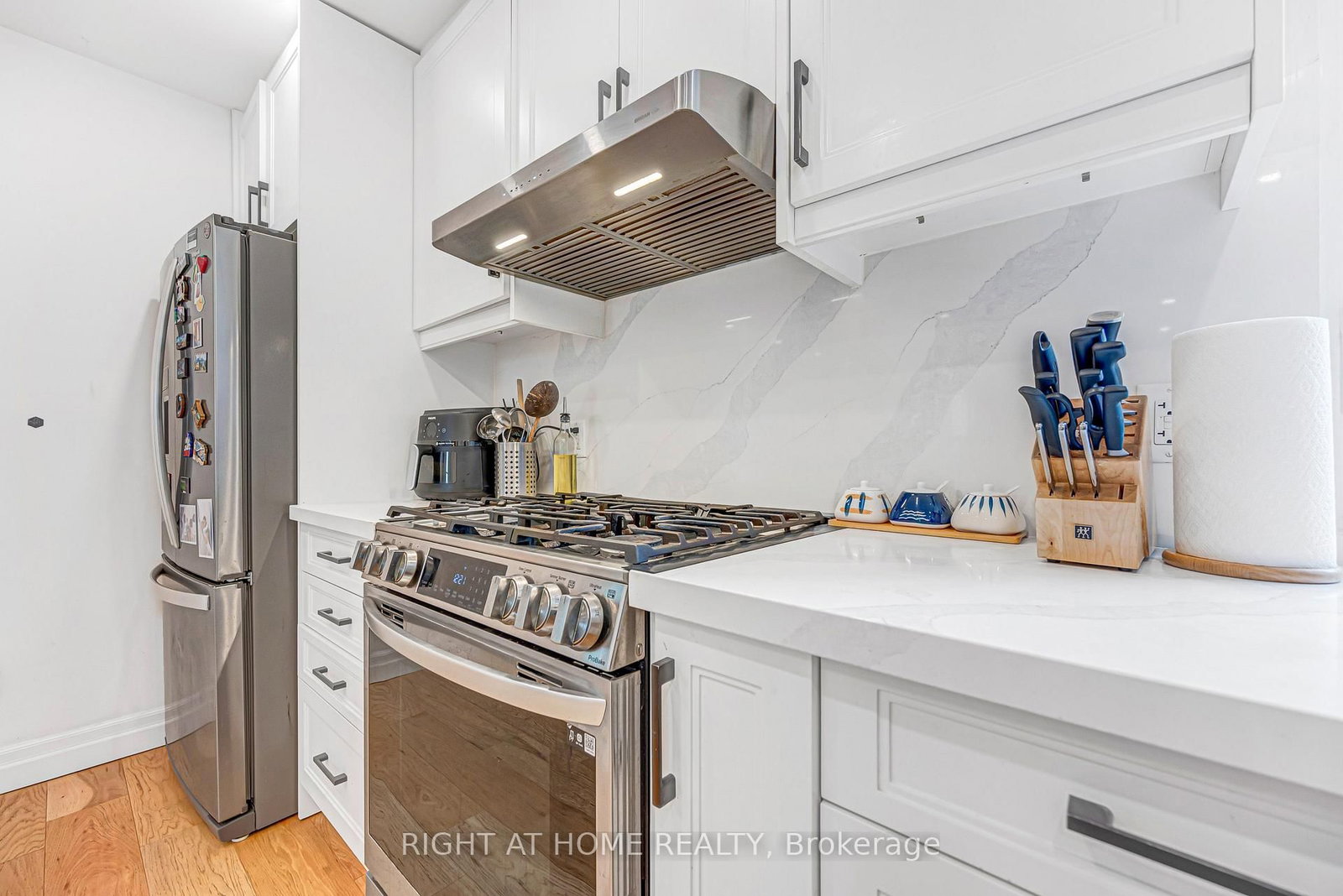 121 Hearst Circle • Toronto, ON photo 17