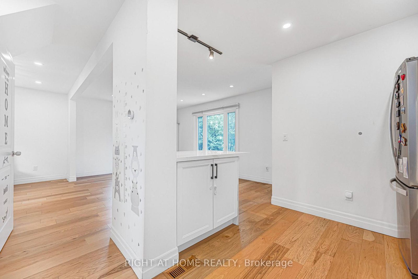 121 Hearst Circle • Toronto, ON photo 19