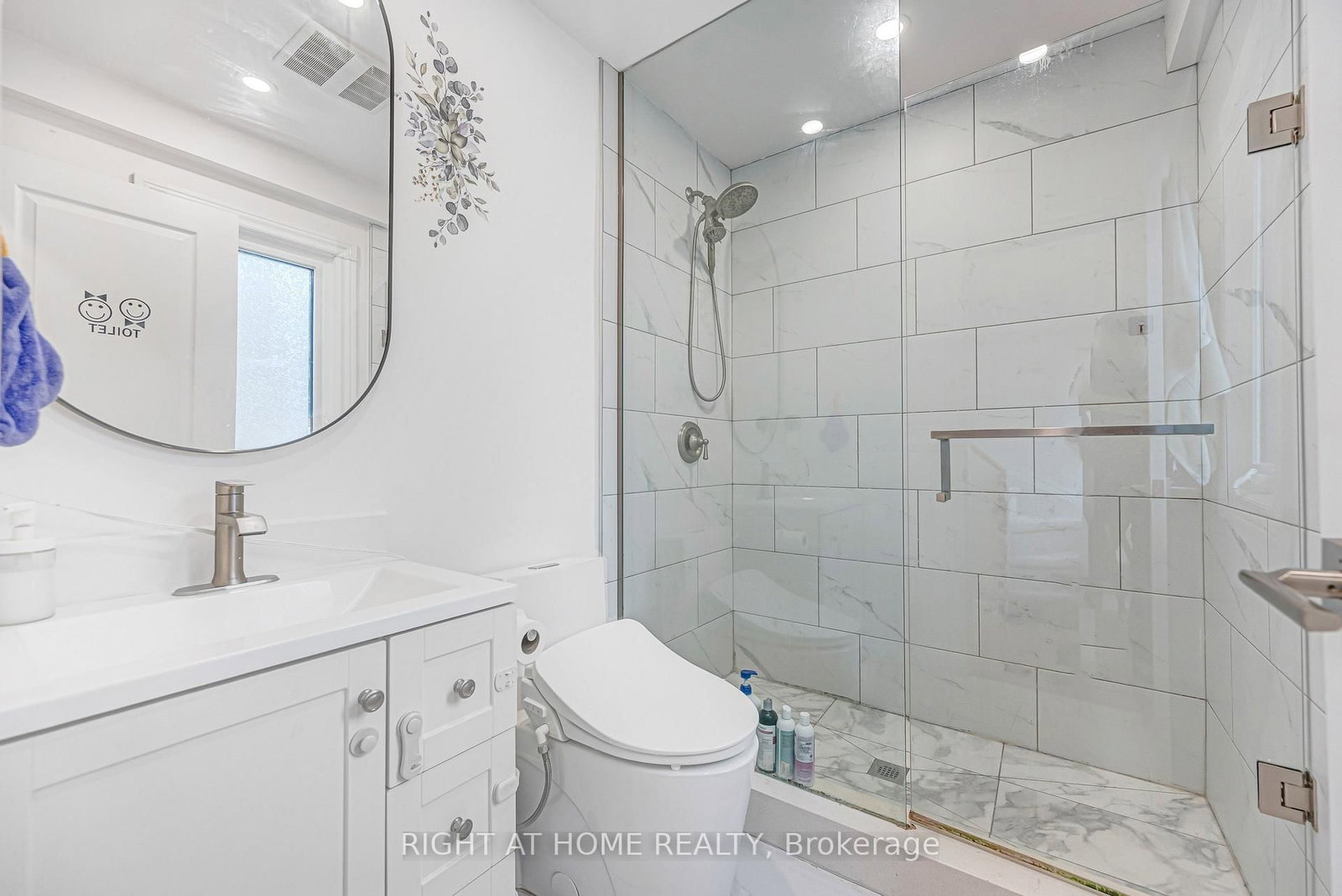 121 Hearst Circle • Toronto, ON photo 20