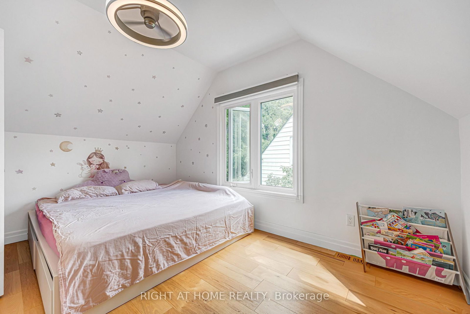 121 Hearst Circle • Toronto, ON photo 24