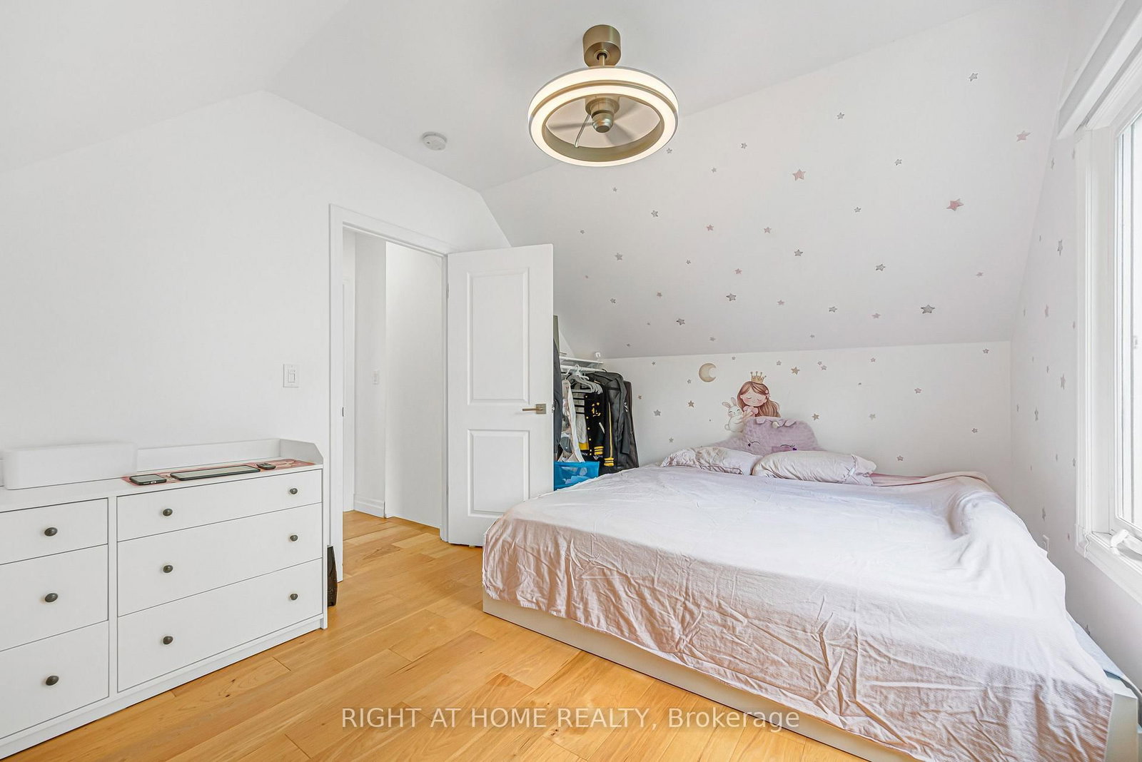 121 Hearst Circle • Toronto, ON photo 25