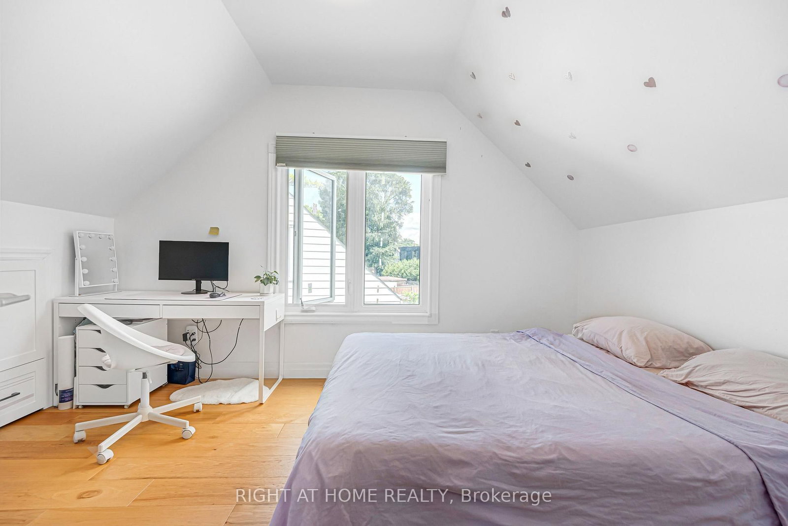121 Hearst Circle • Toronto, ON photo 26