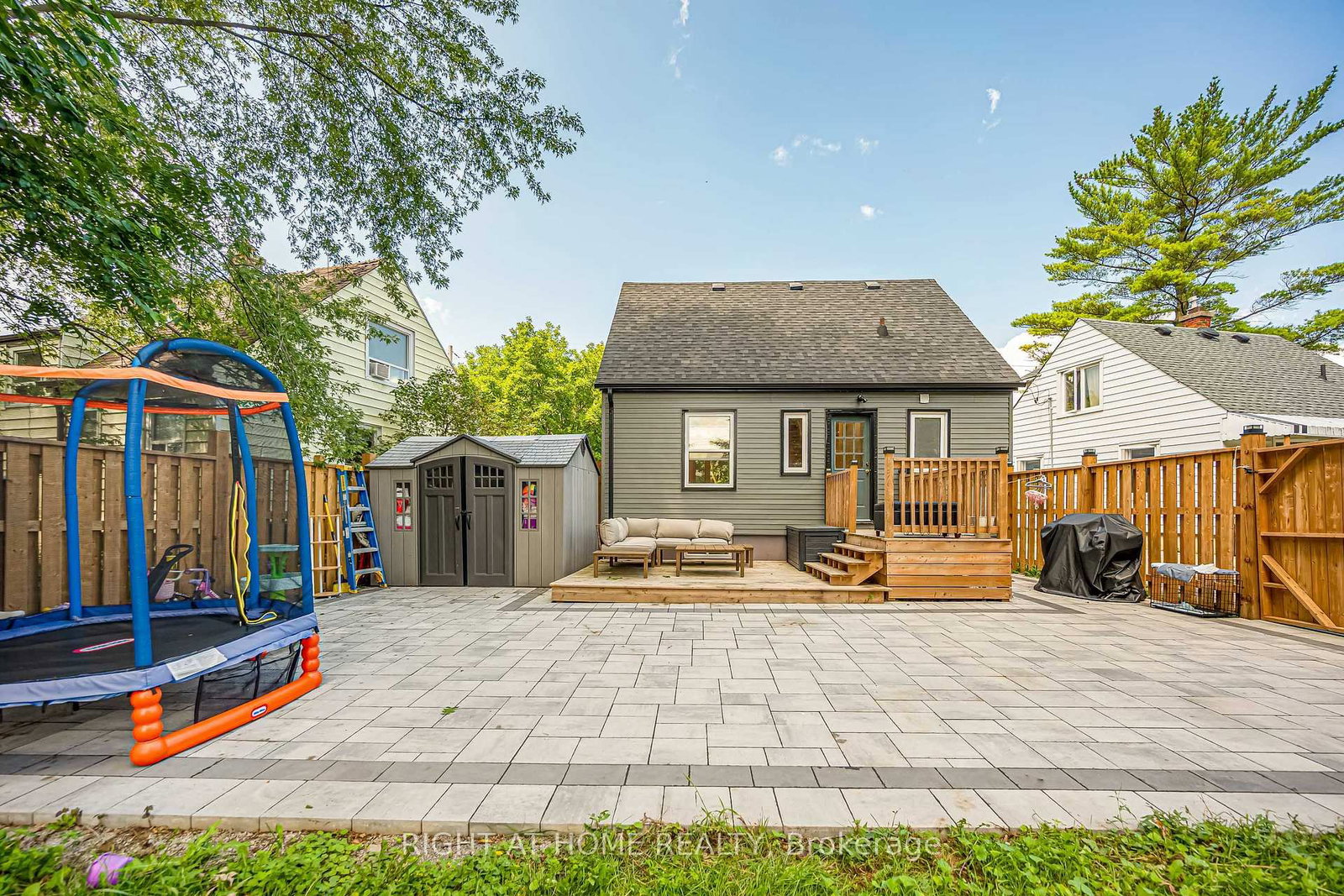 121 Hearst Circle • Toronto, ON photo 41