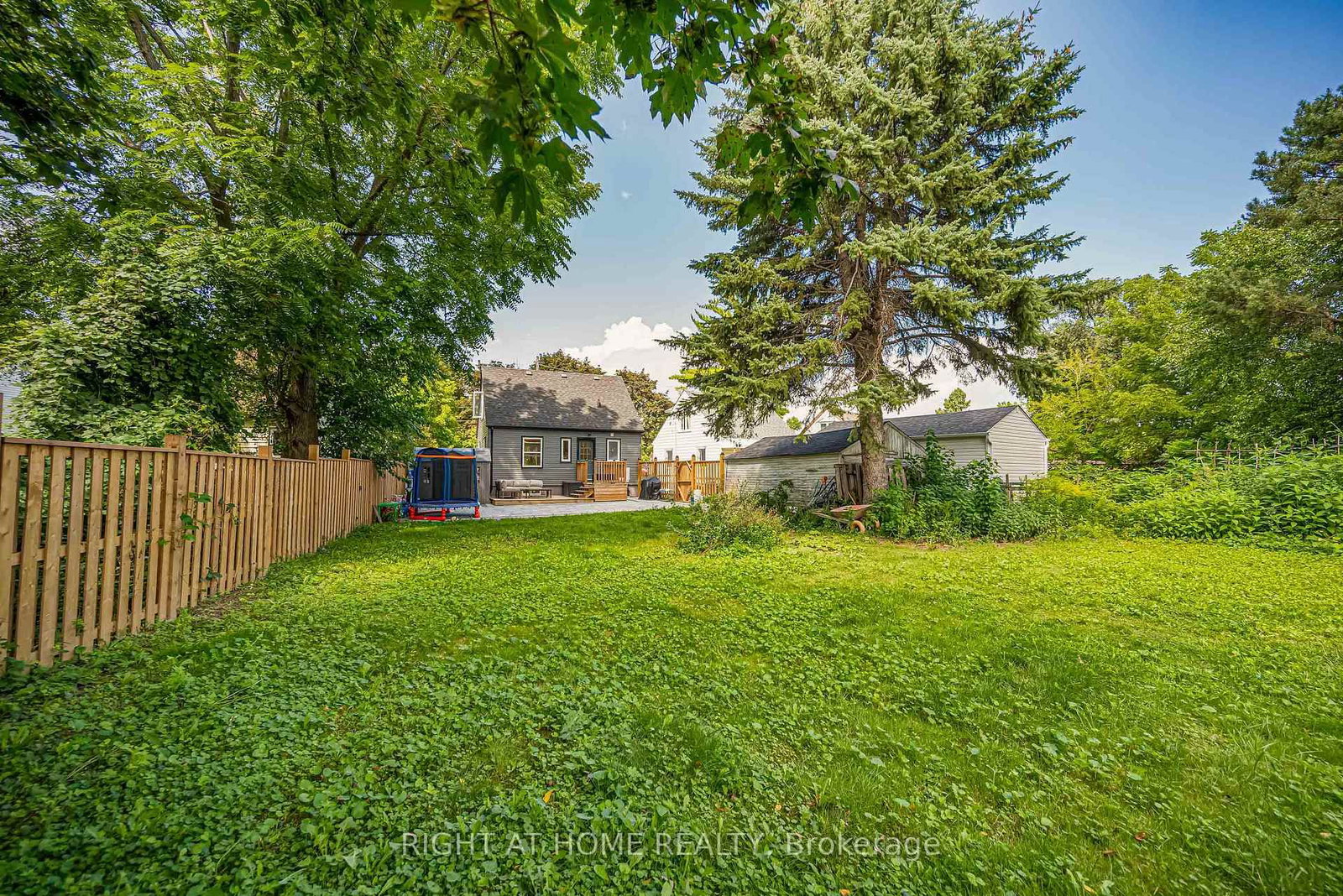 121 Hearst Circle • Toronto, ON photo 42