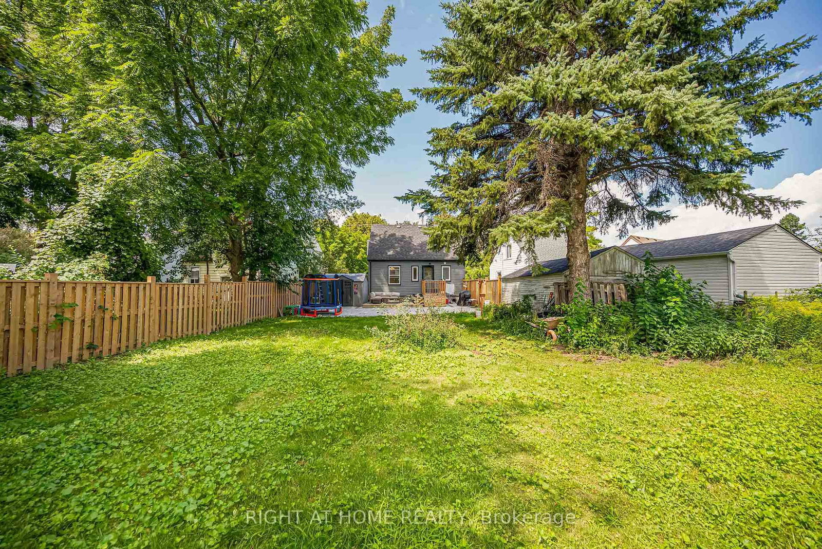 121 Hearst Circle • Toronto, ON photo 43