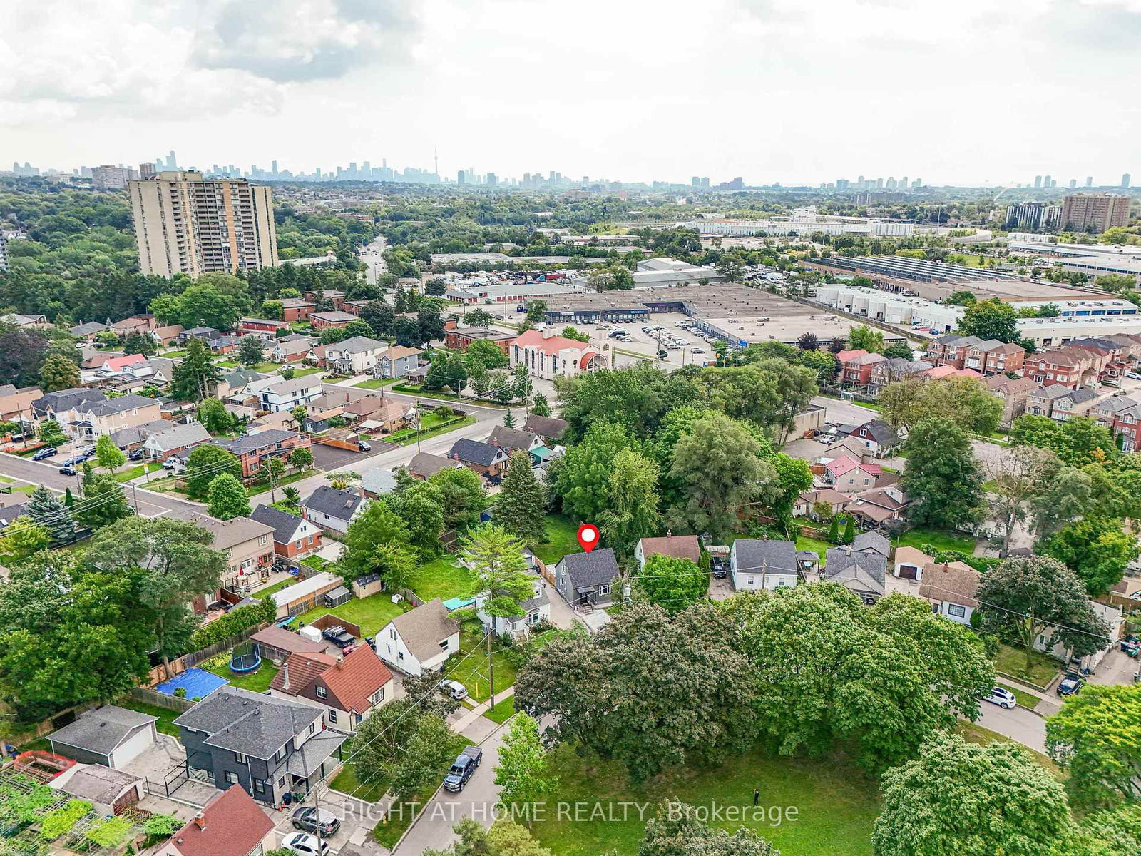 121 Hearst Circle • Toronto, ON photo 45