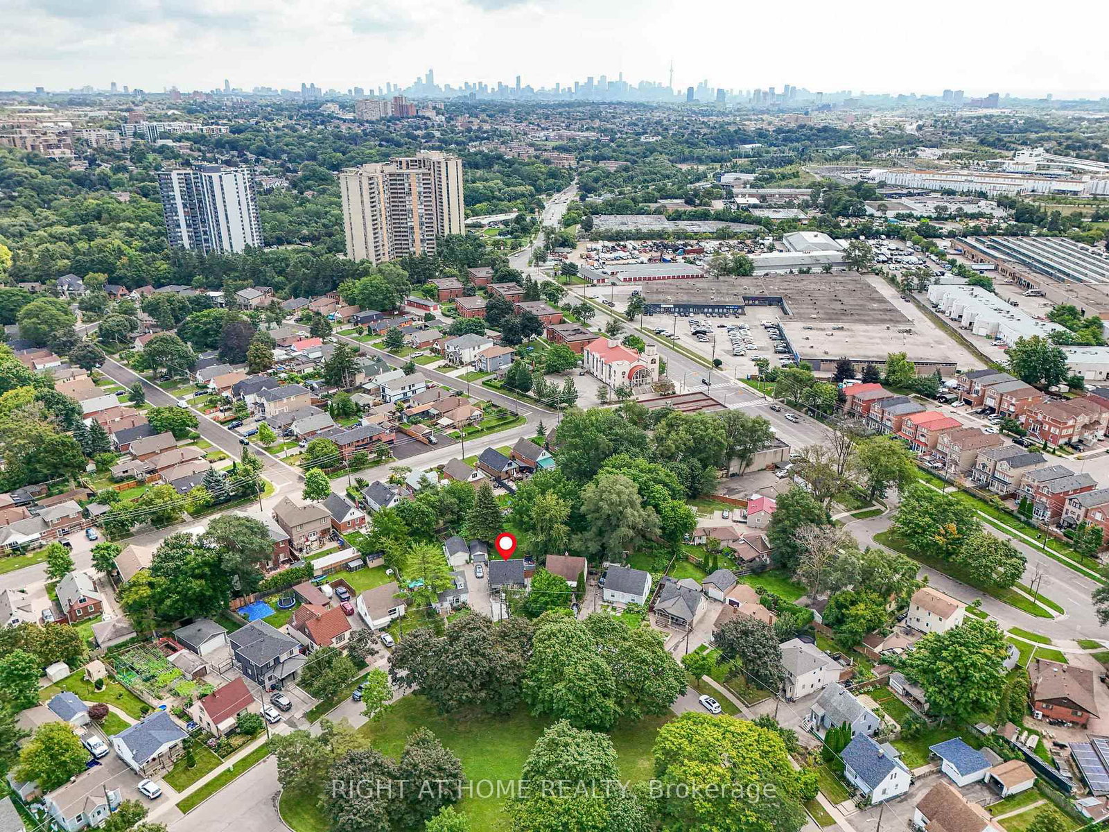 121 Hearst Circle • Toronto, ON photo 46