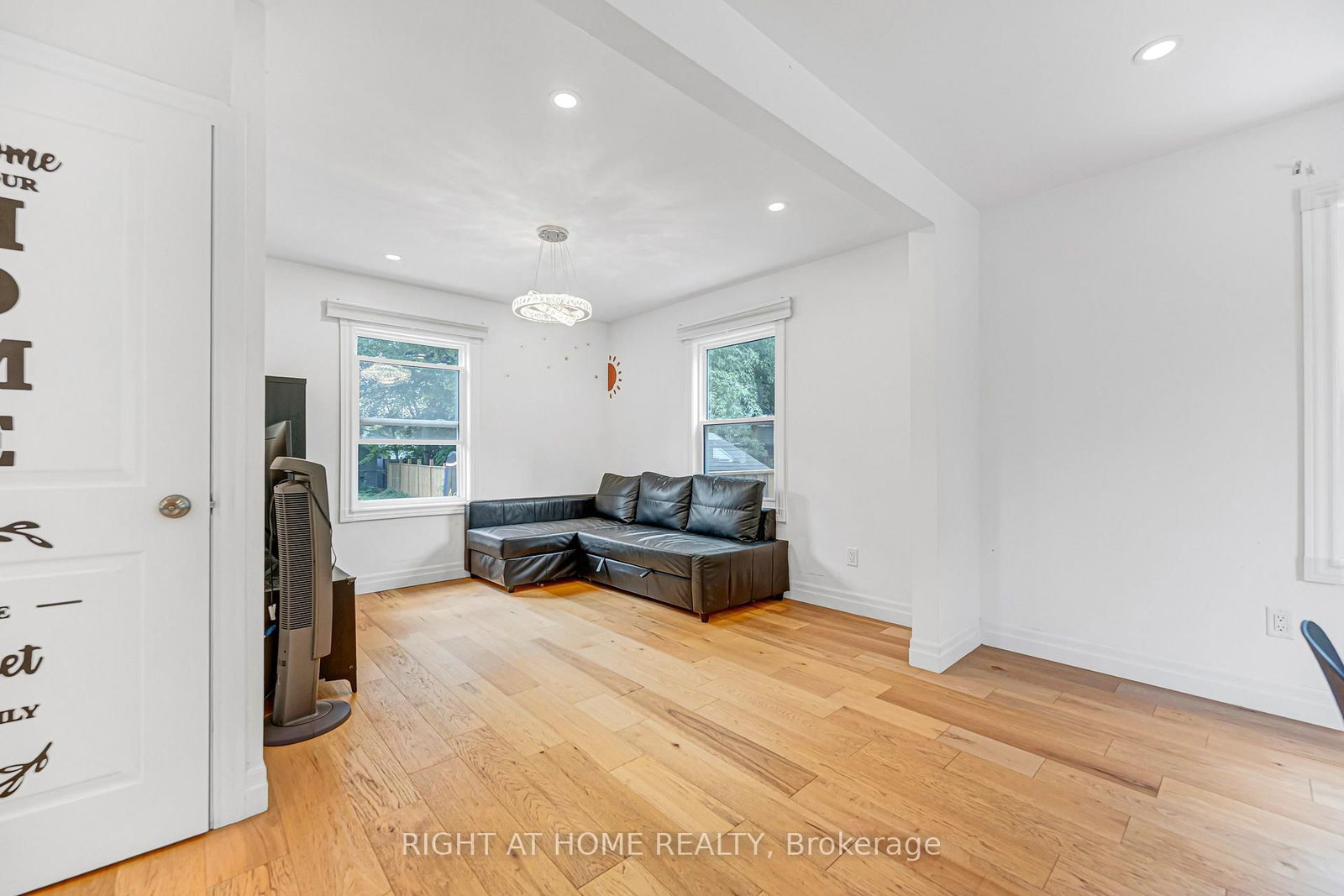 121 Hearst Circle • Toronto, ON photo 7