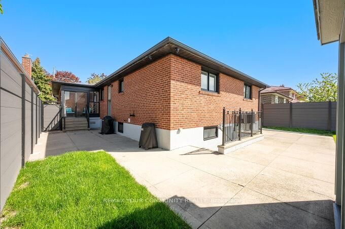 19 Hamer Boulevard • Toronto, ON photo 36