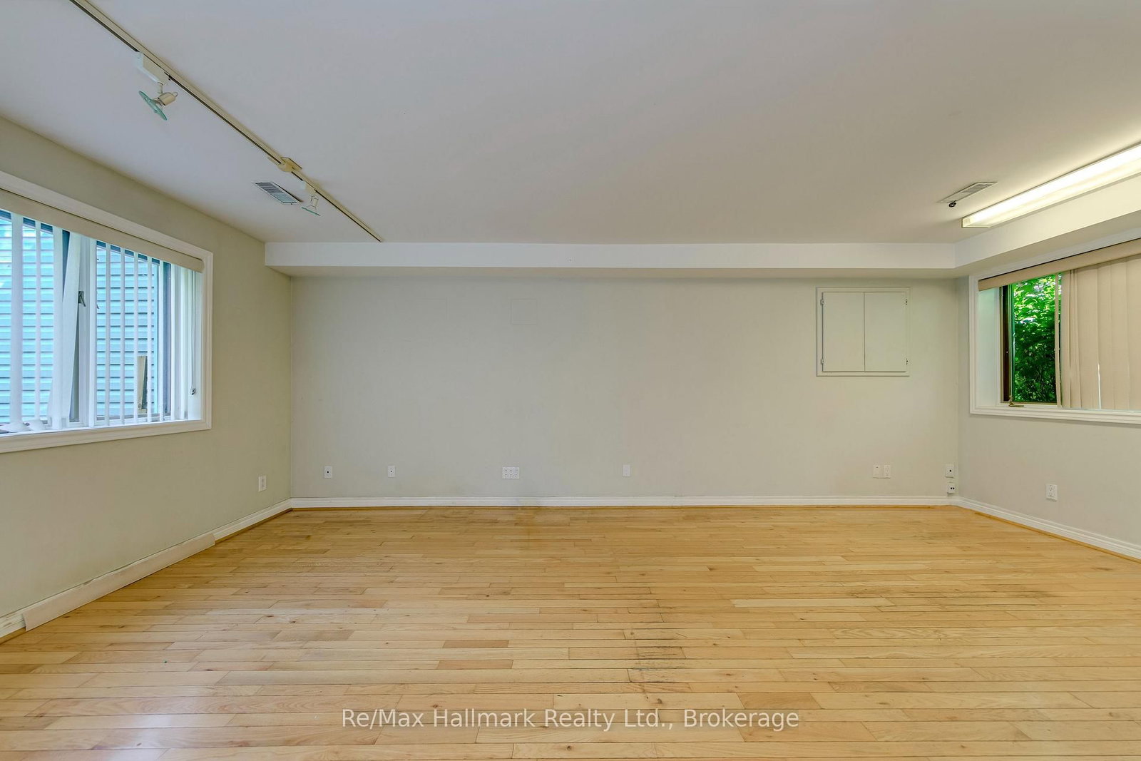 235 Tweedsdale Oakville,ON L6L 4P8 — Photo 7