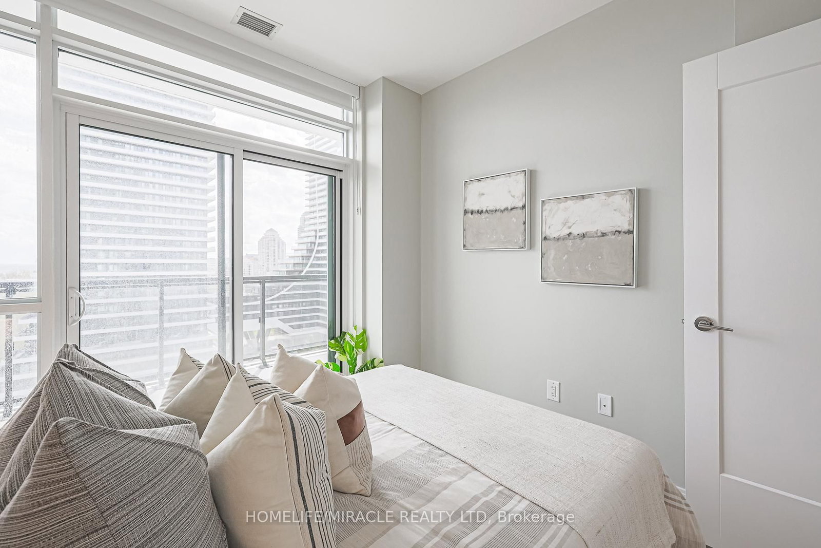 65 Annie Craig Drive • #1110 • Toronto, ON photo 33
