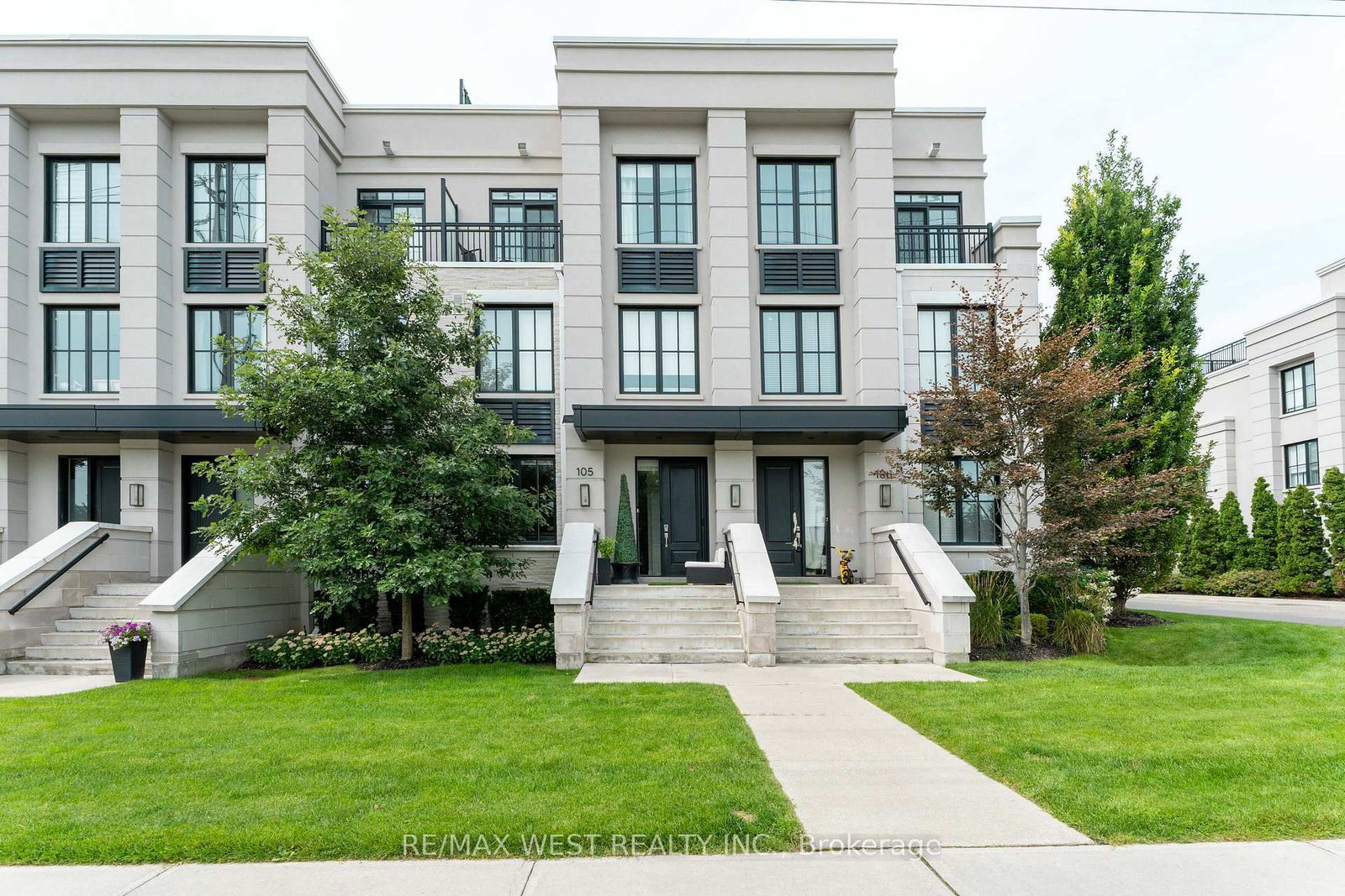 1180 Cawthra Mississauga,ON L5G 0A5 — Photo 2