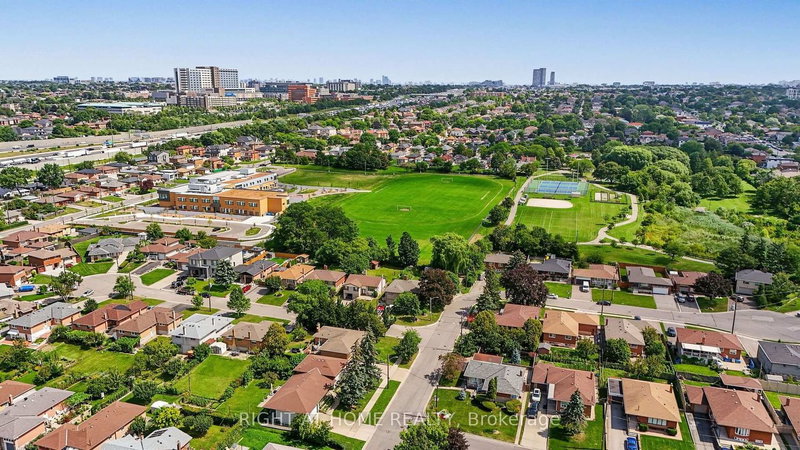 84 Raven Toronto,ON M6L 2A7 — Photo 39