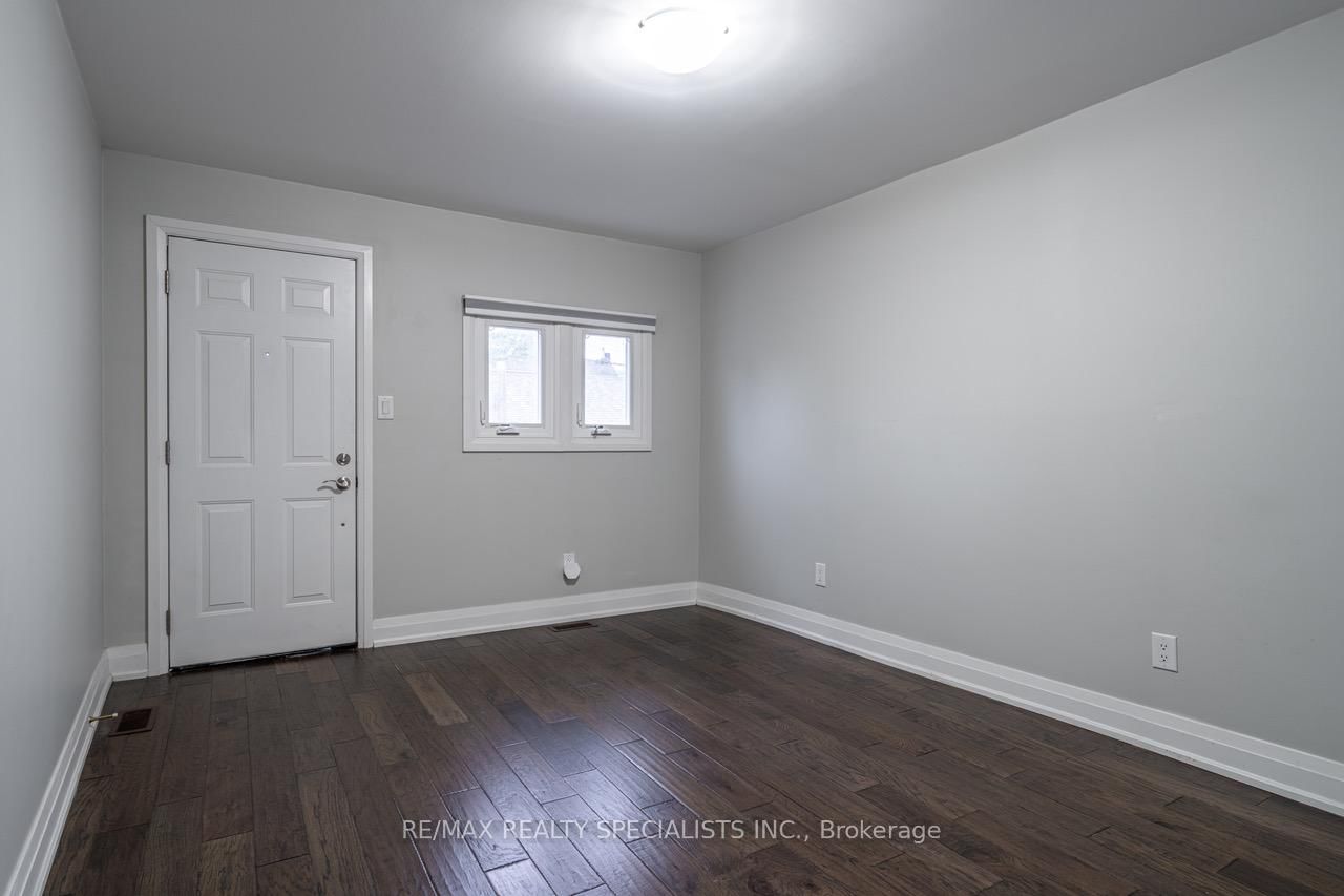 12 Wiltshire Avenue, Unit 1st Floor - Photo 8