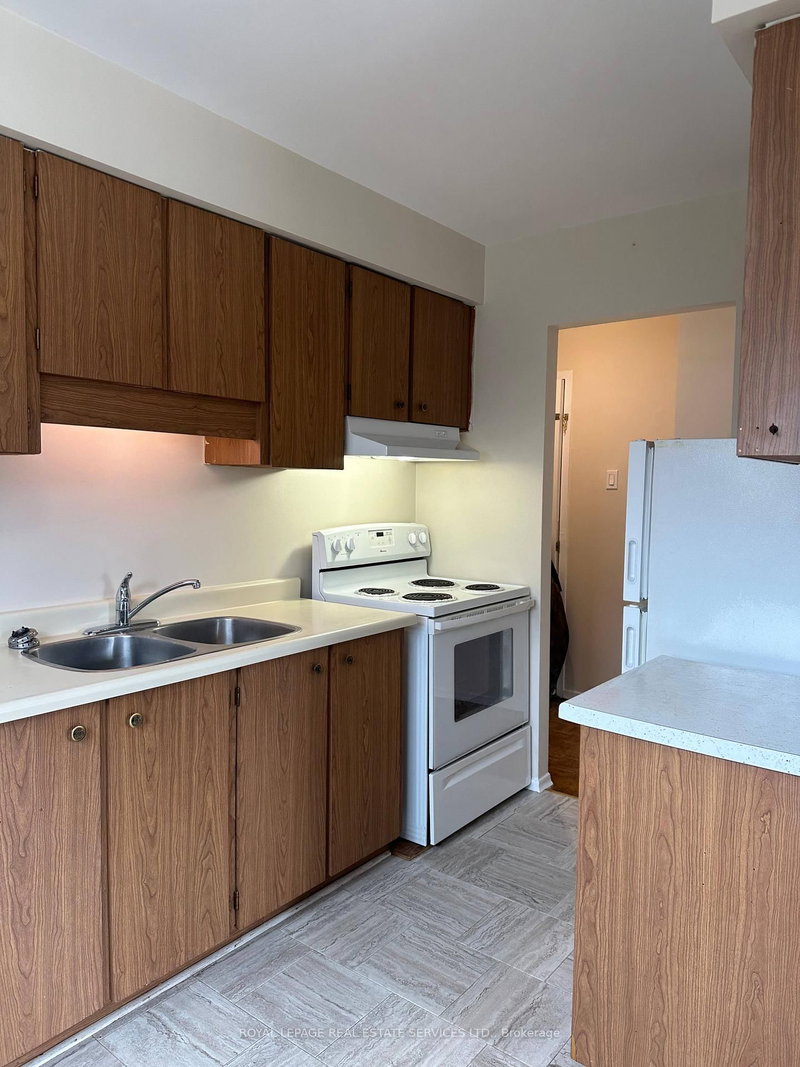 2 - 7 Mohawk Avenue