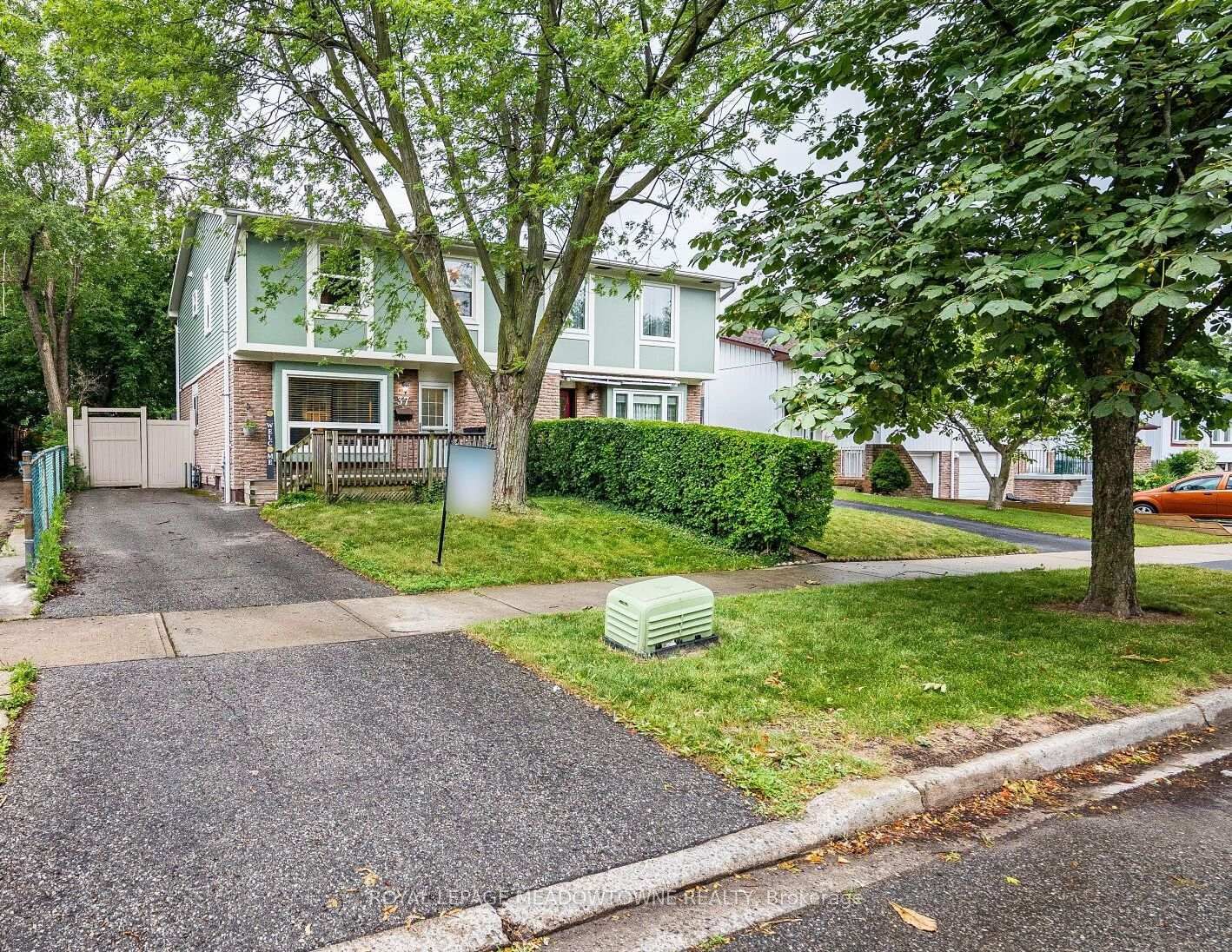 37 Salisbury Circle • Brampton, ON photo 3