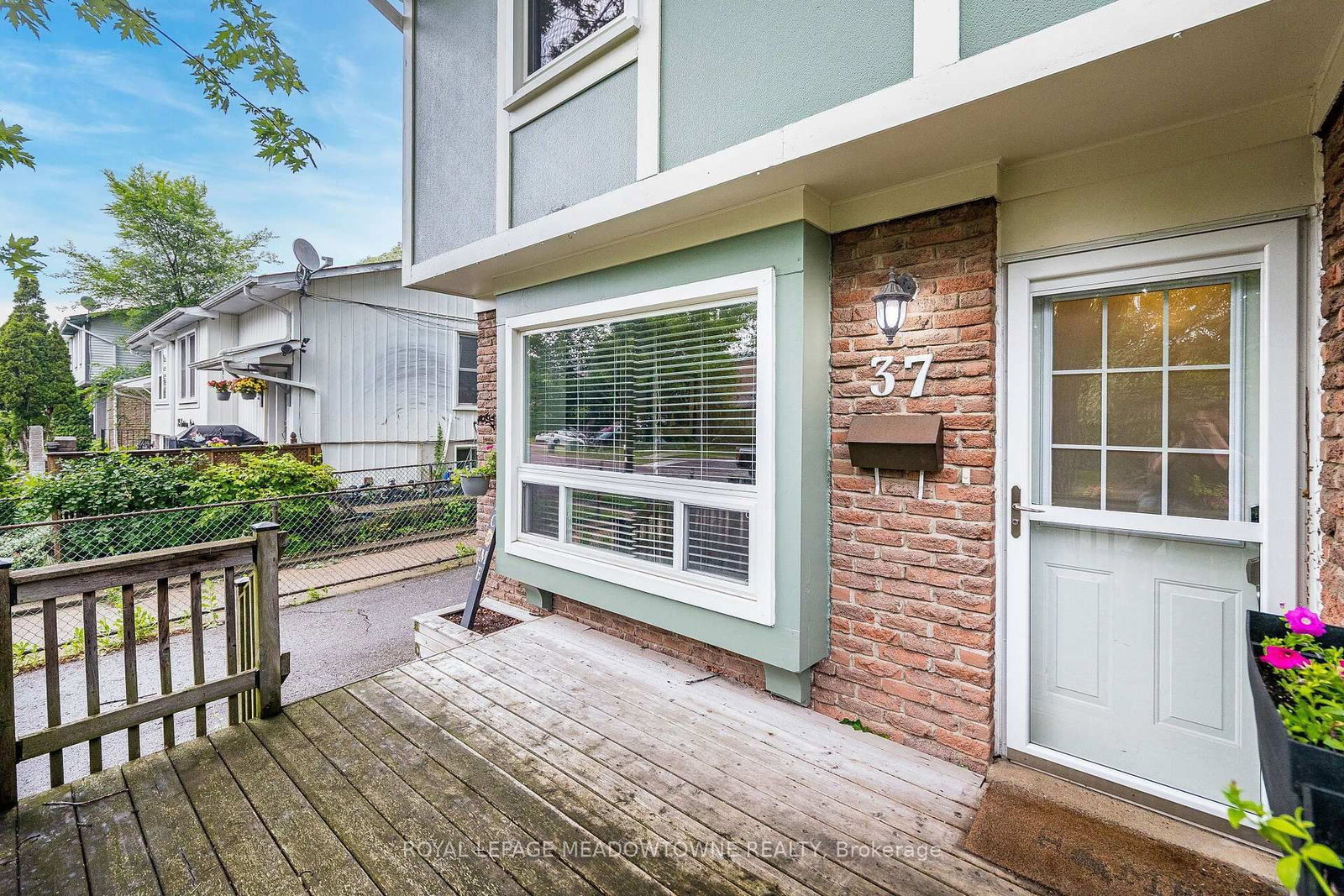 37 Salisbury Circle • Brampton, ON photo 6