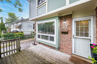 37 Salisbury Circle • Brampton, ON photo 6