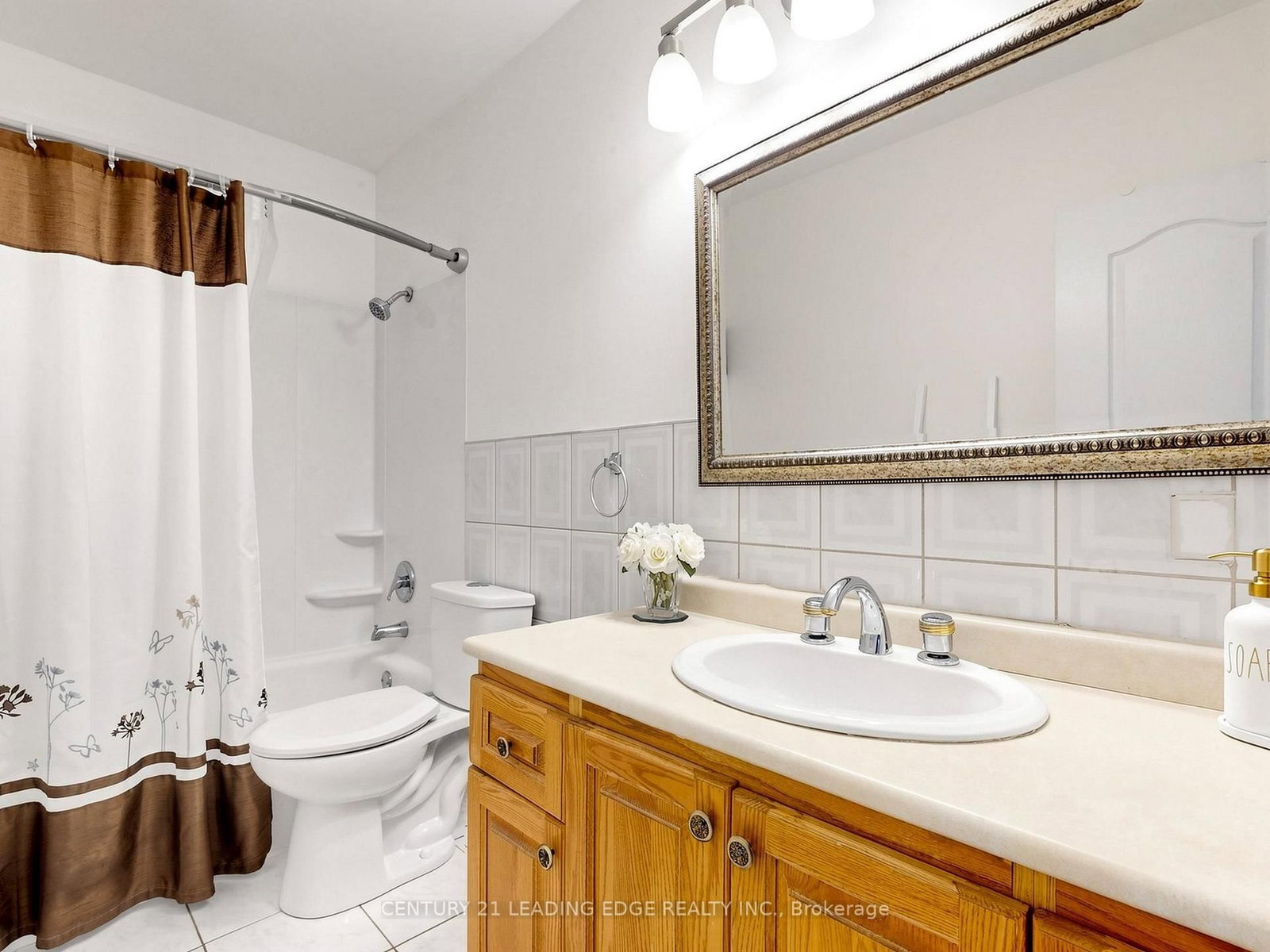 17 Tinton Crescent • Toronto, ON photo 11