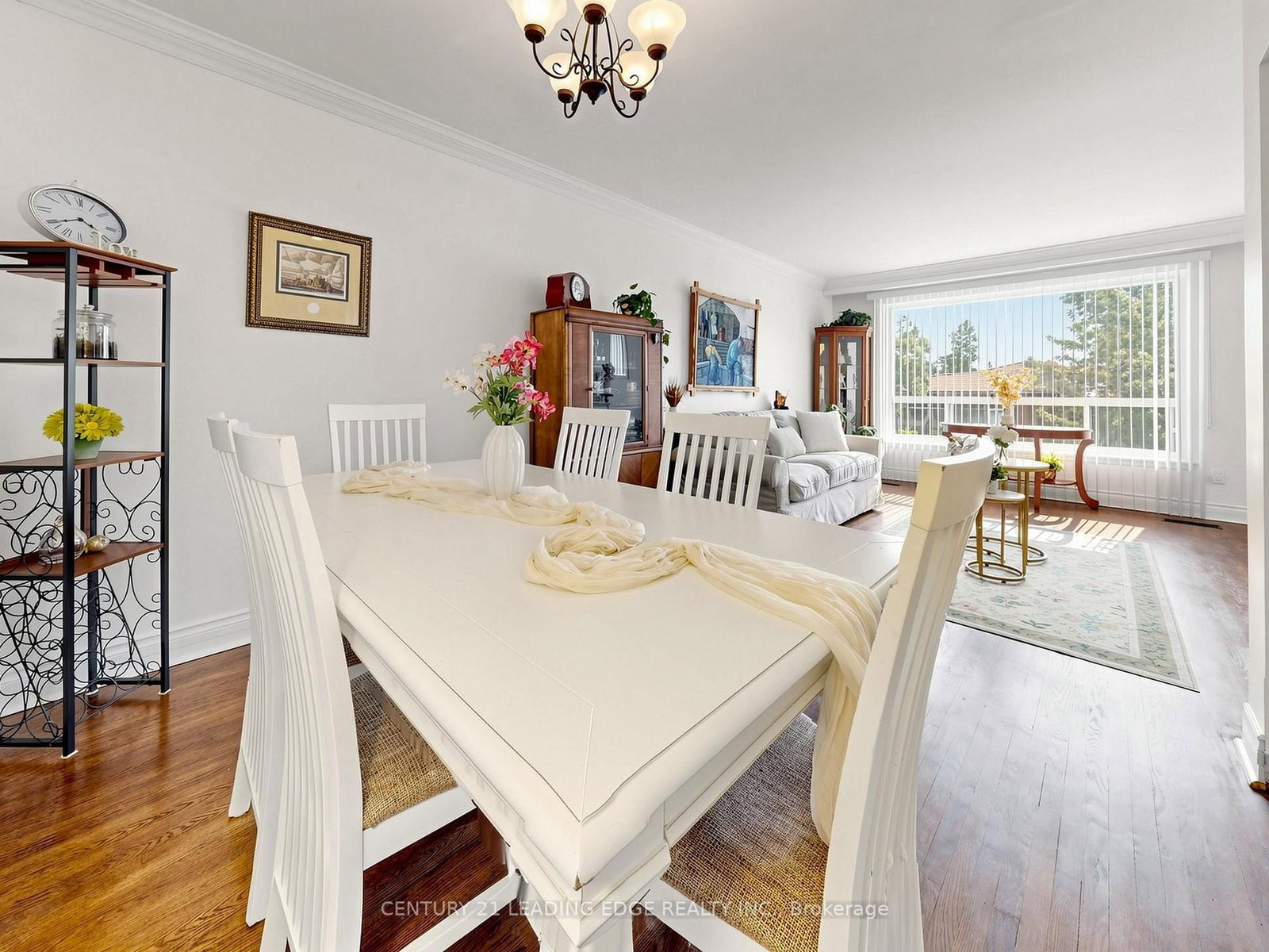 17 Tinton Crescent • Toronto, ON photo 8