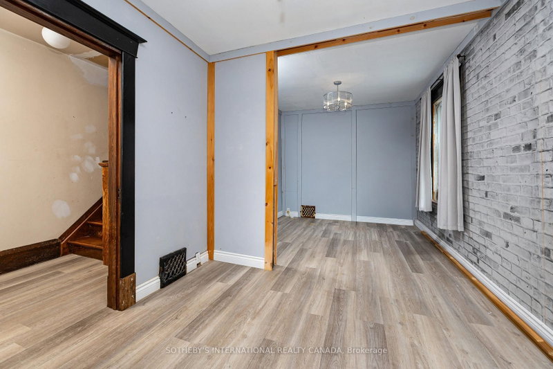 4 Marshall Boulevard