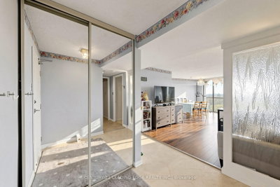 1230 Marlborough Court W • #1106 • Oakville, ON photo 2