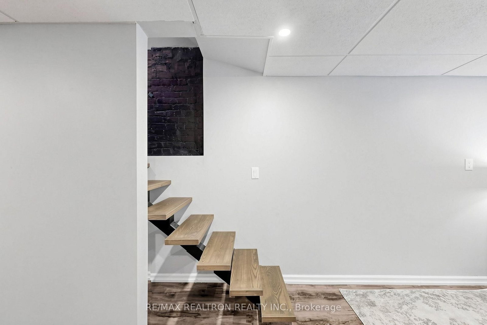 8 Villa Road • Toronto, ON photo 23
