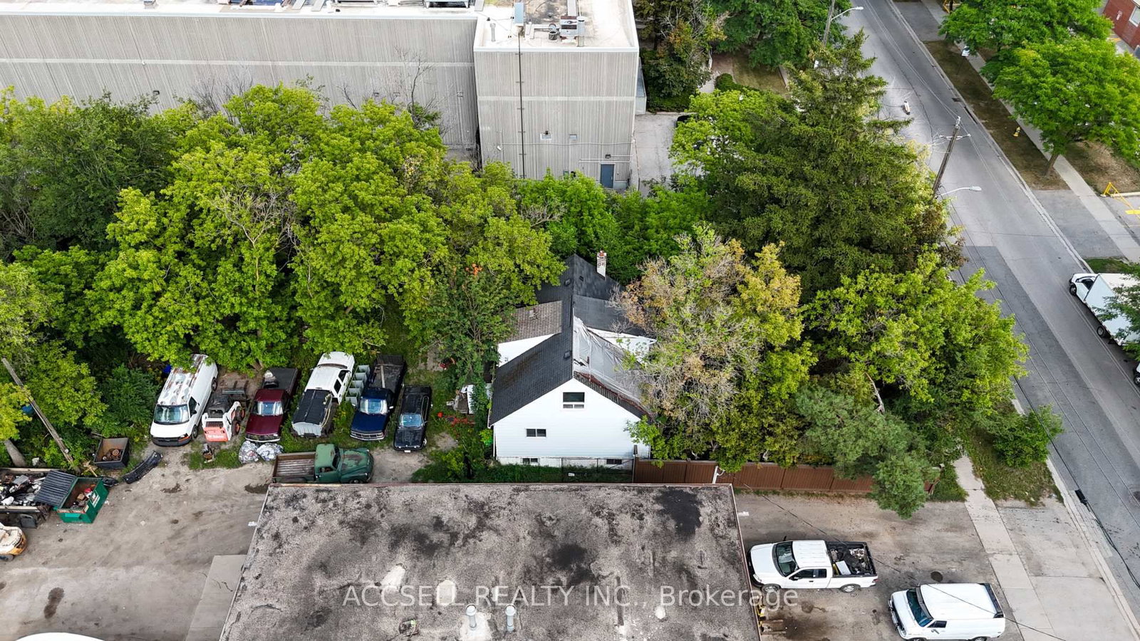 100 Cartwright Avenue • Toronto, ON photo 4