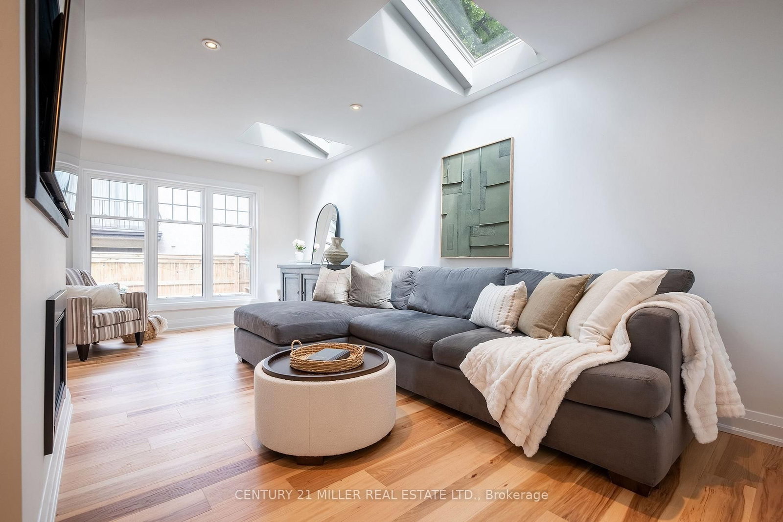 579 Fourth Line • Oakville, ON photo 17