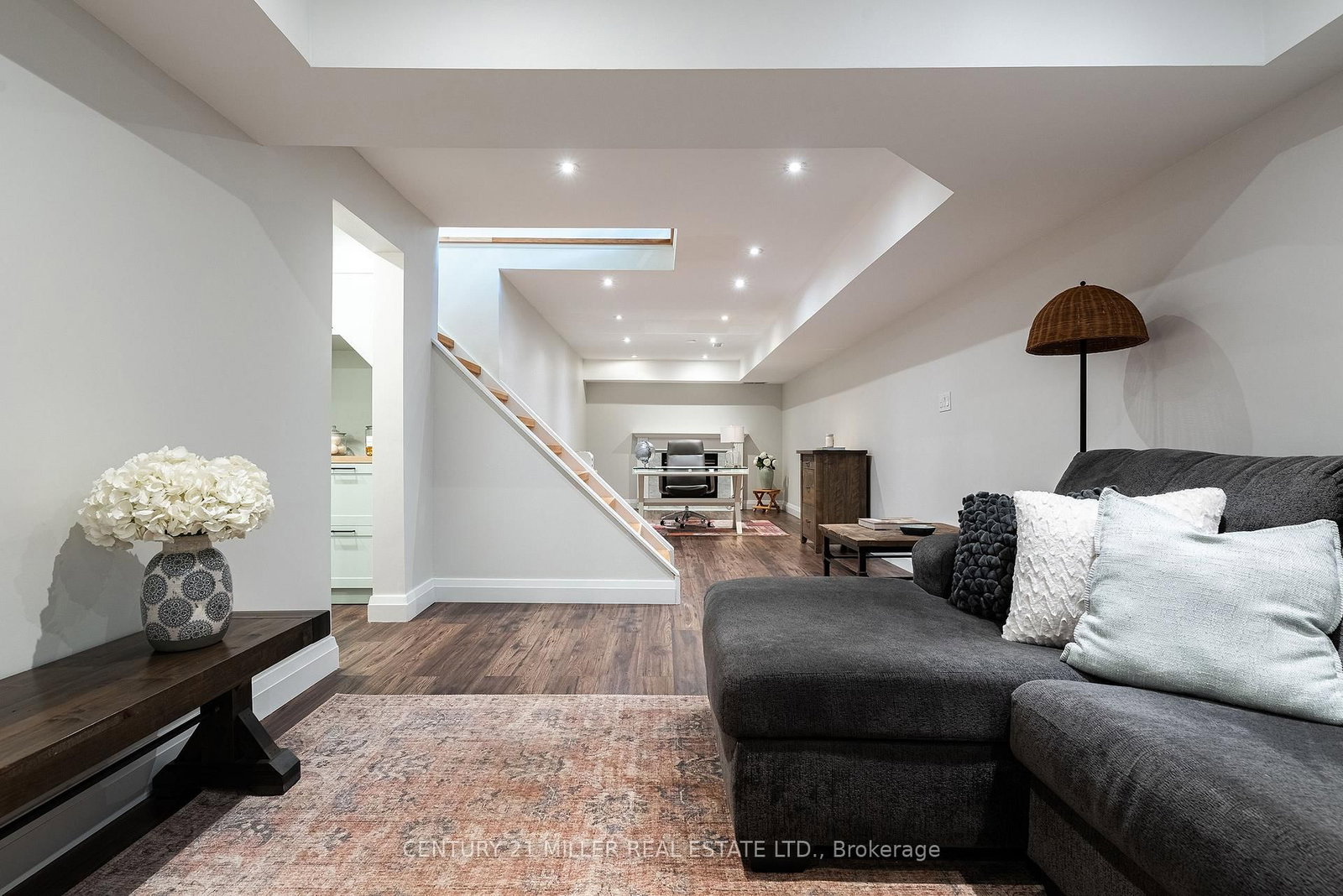 579 Fourth Line • Oakville, ON photo 31