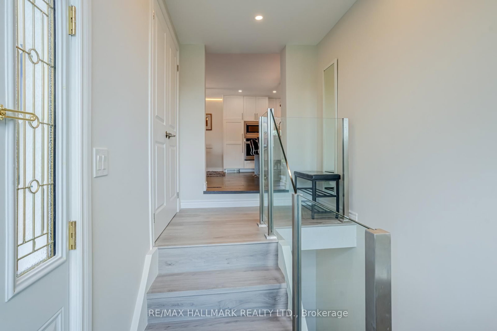 366 Wildwood Drive • Oakville, ON photo 4