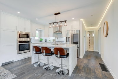 366 Wildwood Drive • Oakville, ON photo 5