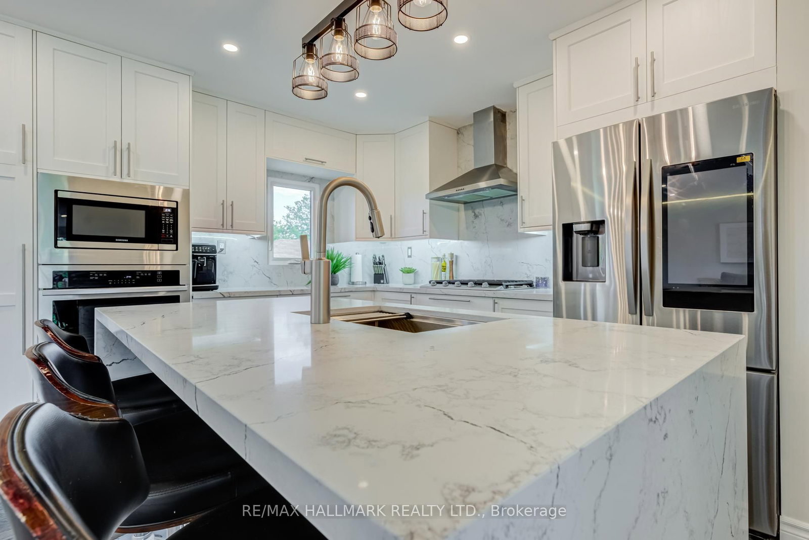 366 Wildwood Drive • Oakville, ON photo 8