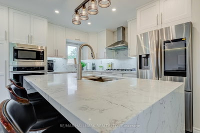 366 Wildwood Drive • Oakville, ON photo 8