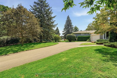 359 Lark Avenue • Burlington, ON photo 4