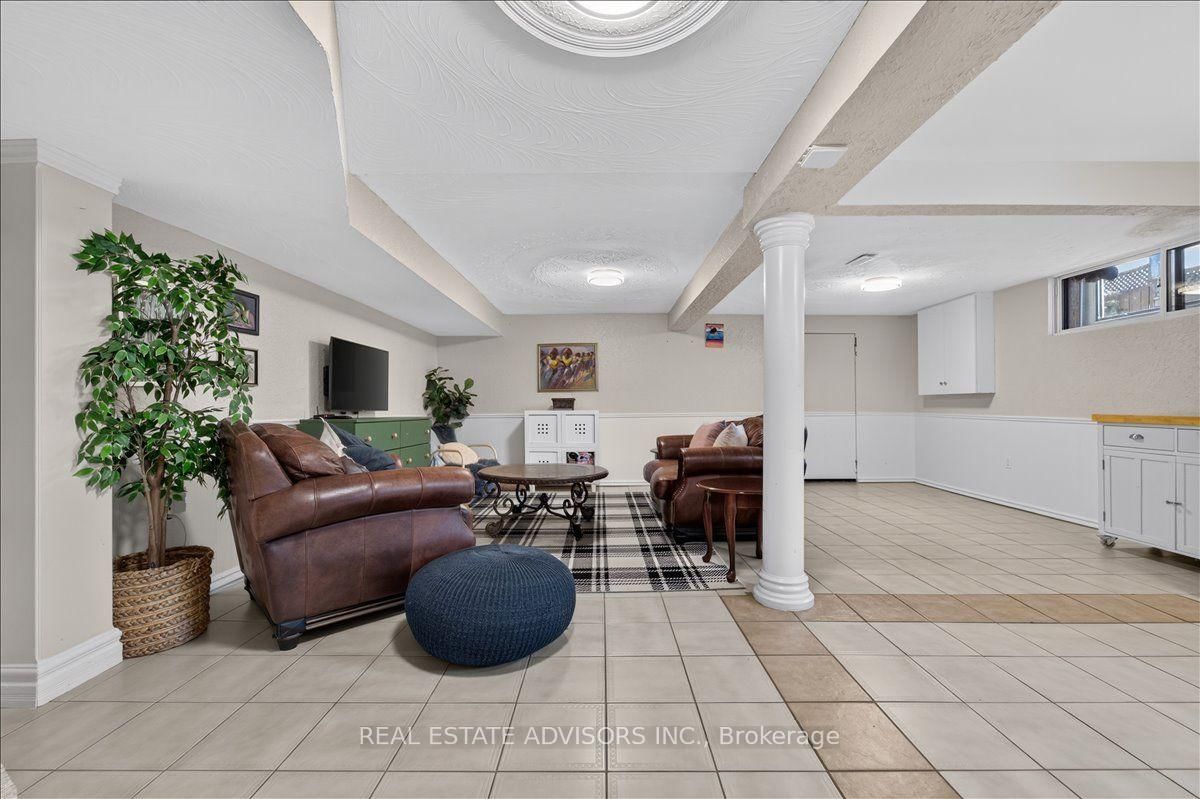 14 Grampian Crescent • Toronto, ON photo 14