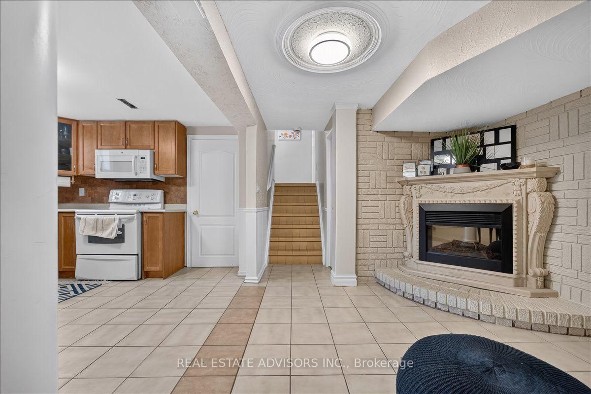 14 Grampian Crescent • Toronto, ON photo 15