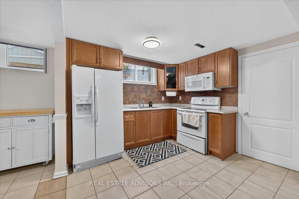 14 Grampian Crescent • Toronto, ON photo 17